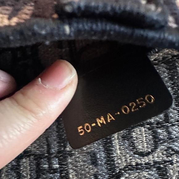 Authentic CHRISTIAN DIOR
2020 Oblique Slim Saddle Belt Pouch - Picture 8 of 16